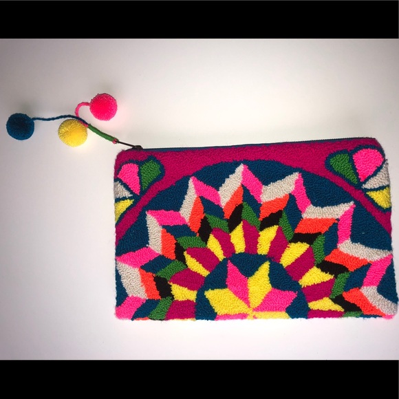 Authentic Handmade Colombian Wayuu Clutch - Picture 2 of 7